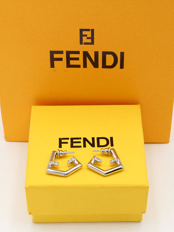 حلق فندي جيومترك لوقو حلق fendi فضي