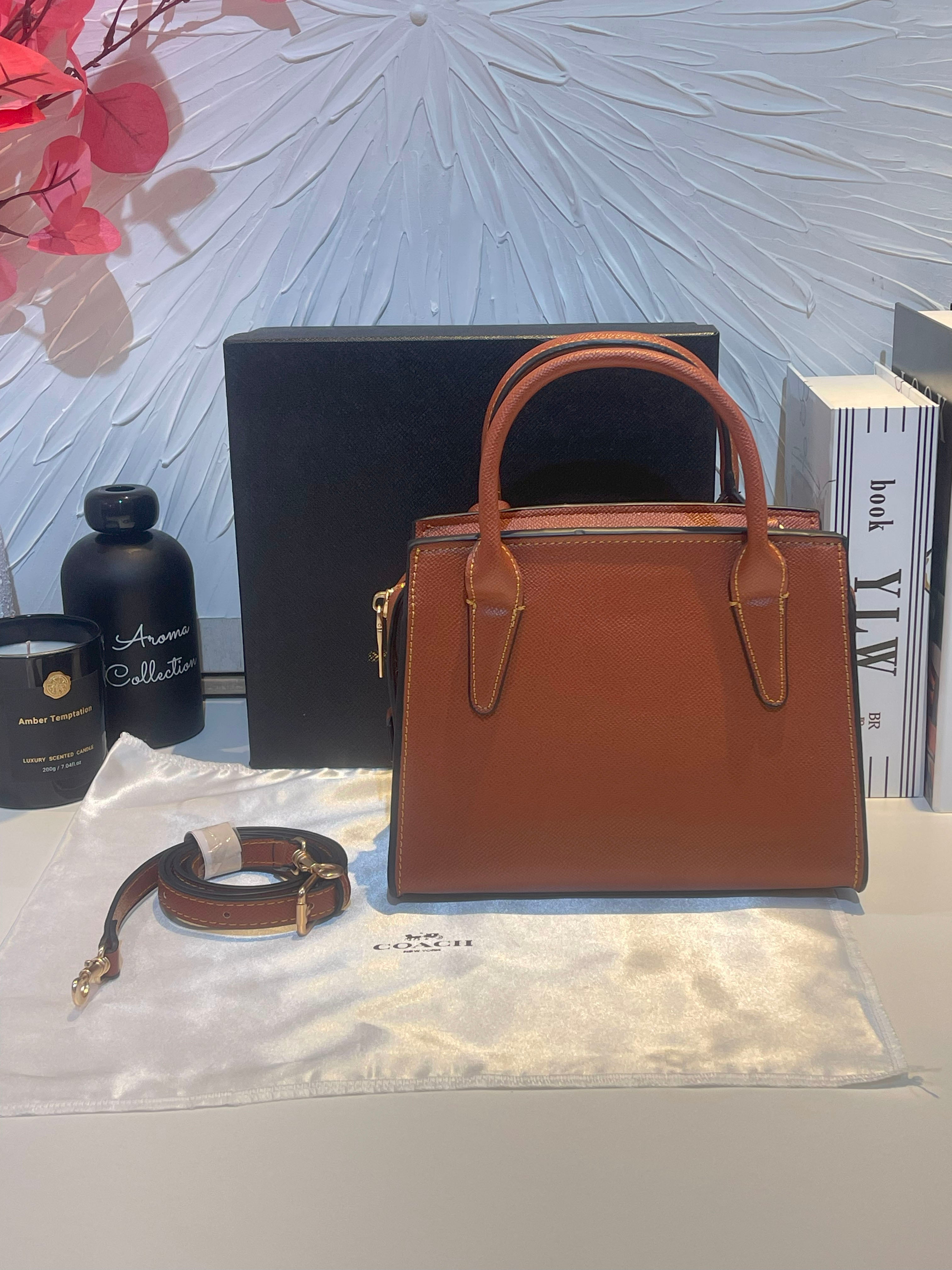 شنطة كوتش رقيلور متوسطه الحجم شنط وحقائب coach bags