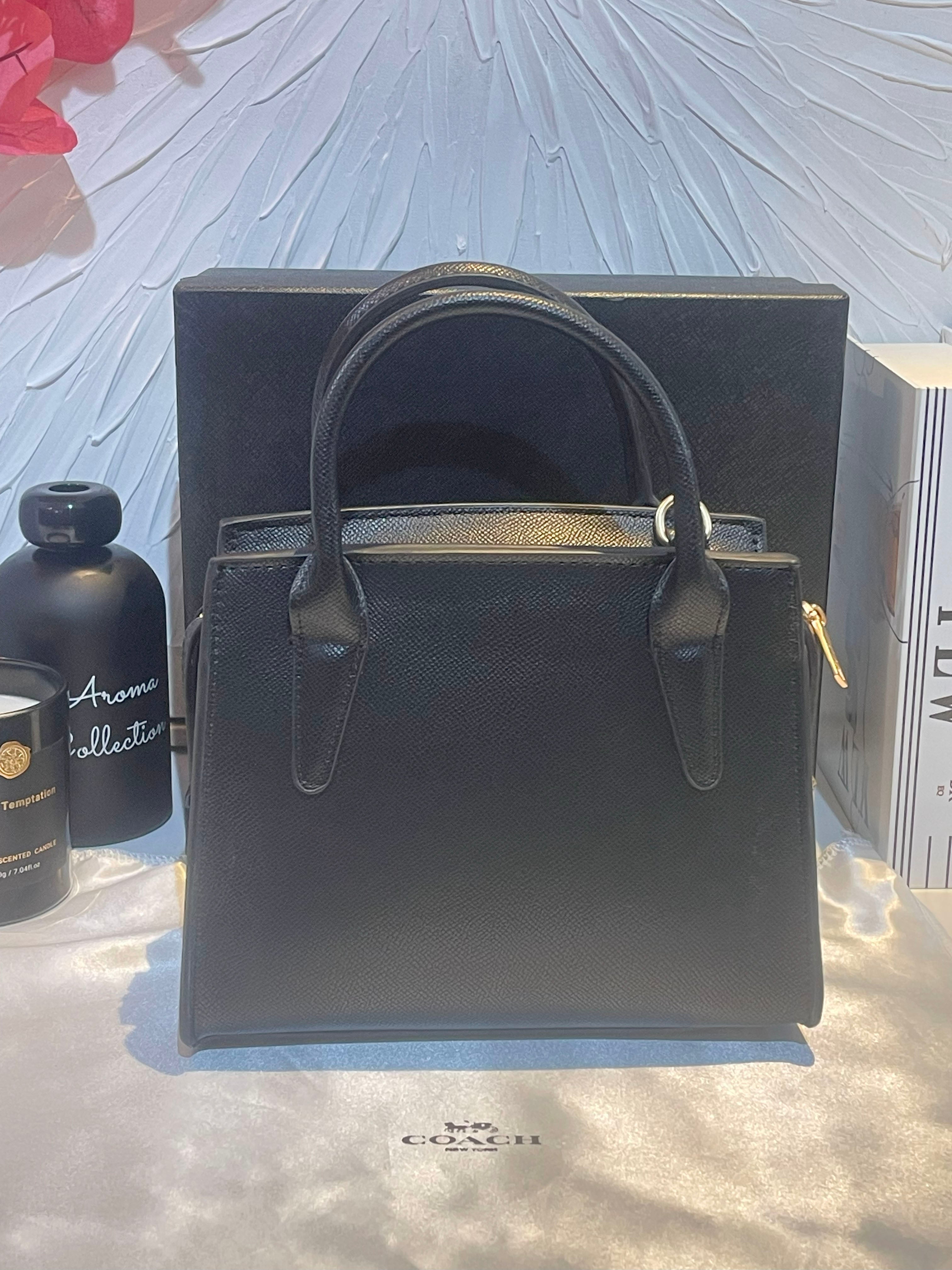 شنطة كوتش رقيلور متوسطه الحجم شنط وحقائب coach bags