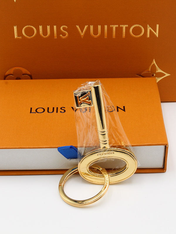 ميدالية لويس فيتون كي لوقو ميدالية louis vuitton