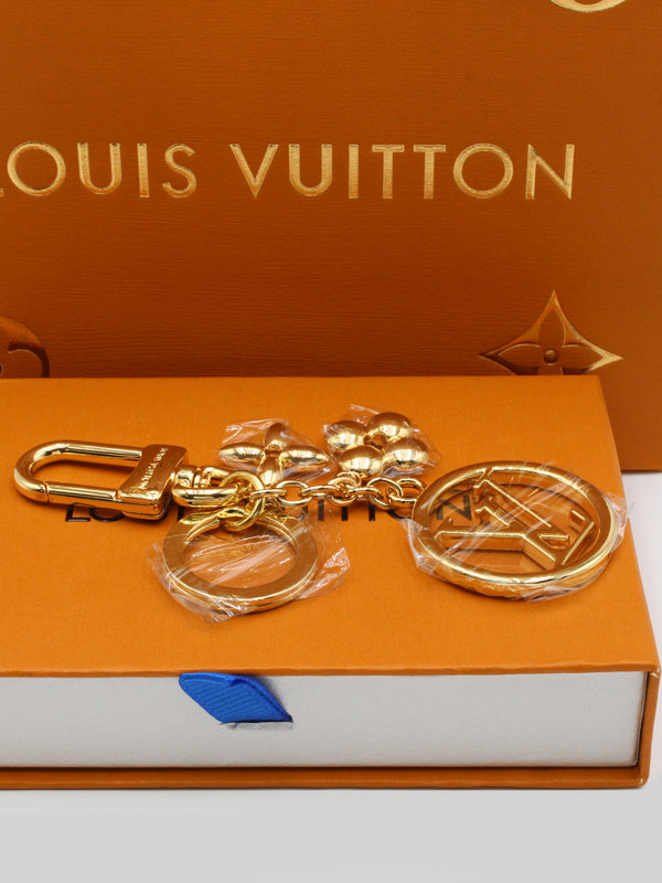 ميدالية لويس فيتون لوقو وذ فلاور ميدالية louis vuitton