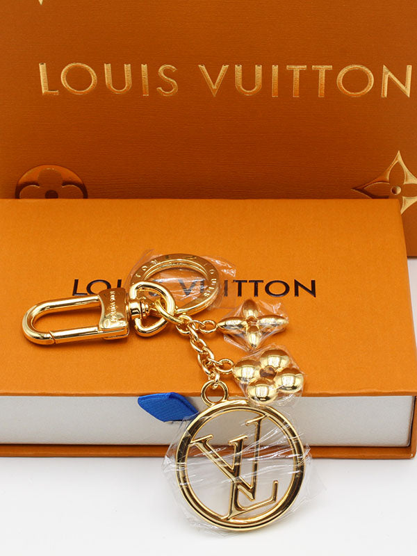 ميدالية لويس فيتون لوقو وذ فلاور ميدالية louis vuitton