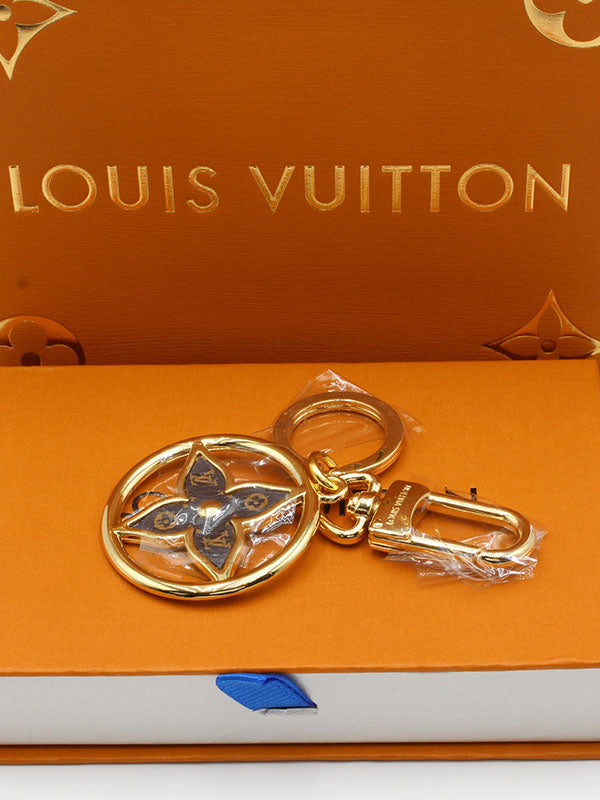 ميدالية لويس فيتون براون لوقو ميدالية louis vuitton