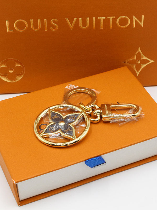 ميدالية لويس فيتون براون لوقو ميدالية louis vuitton