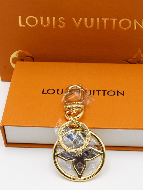 ميدالية لويس فيتون براون لوقو ميدالية louis vuitton