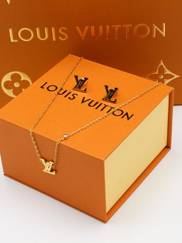 طقم لويس فيتون لوقو ناعم ذهبي اطقم louis vuitton