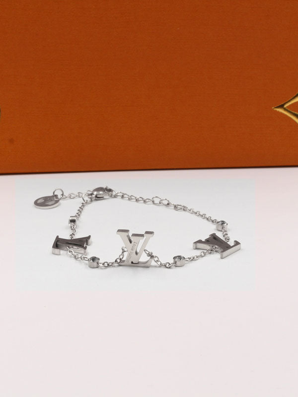 اسواره لويس فيتون بنتدنت لوقو ذهبي اسواره louis vuitton فضي