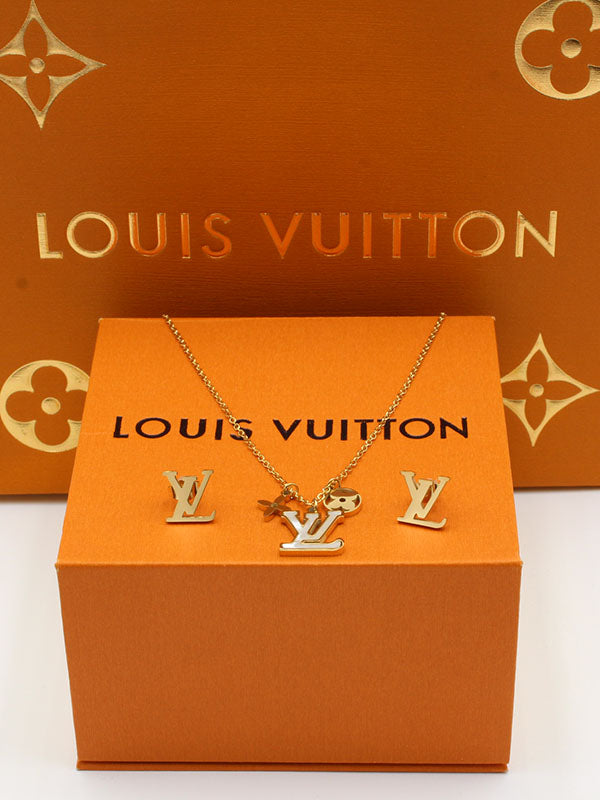 طقم لويس فيتون لوقو ناعم شيل اطقم louis vuitton ابيض ذهبي