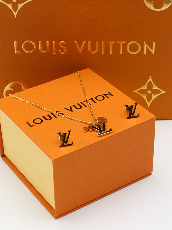 طقم لويس فيتون لوقو ناعم شيل اطقم louis vuitton اسود ذهبي