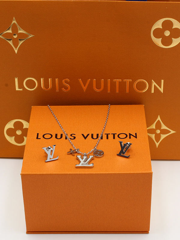 طقم لويس فيتون لوقو ناعم شيل اطقم louis vuitton