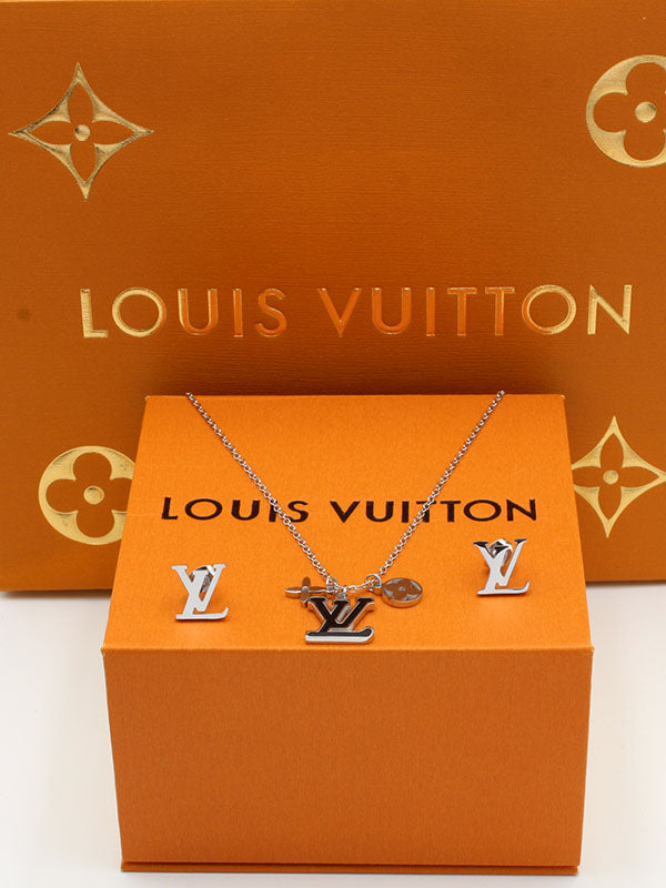 طقم لويس فيتون لوقو ناعم شيل اطقم louis vuitton اسود فضي