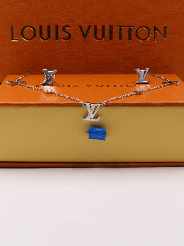 طقم لويس فيتون ناعم لوقو اطقم louis vuitton