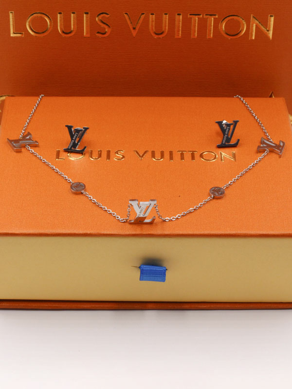 طقم لويس فيتون ناعم لوقو اطقم louis vuitton