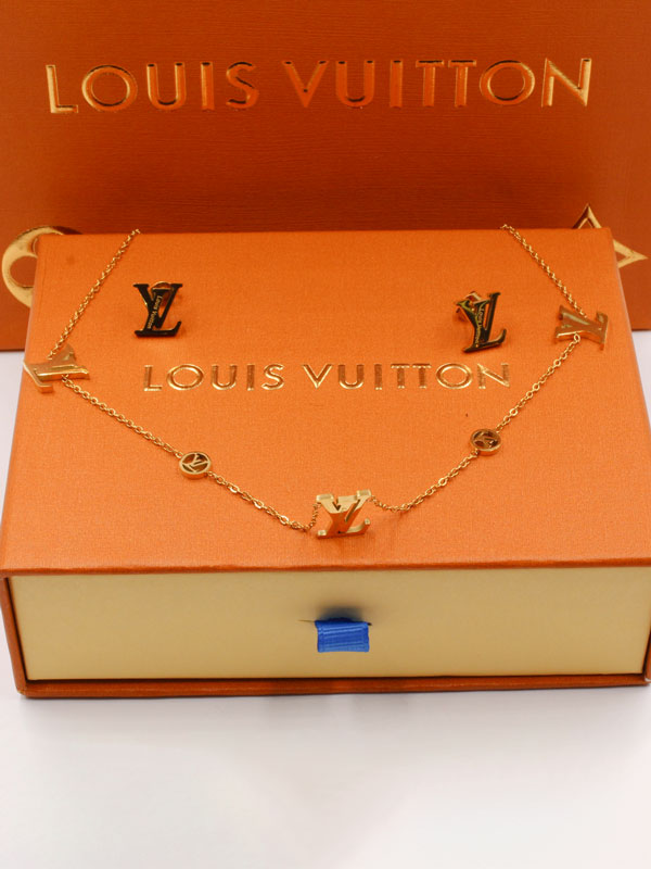 طقم لويس فيتون ناعم لوقو اطقم louis vuitton