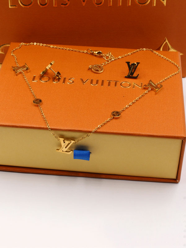 طقم لويس فيتون ناعم لوقو اطقم louis vuitton ذهبي