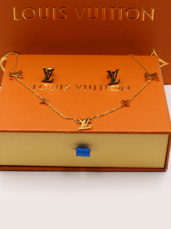طقم لويس فيتون ناعم شعار ال في اطقم louis vuitton ذهبي