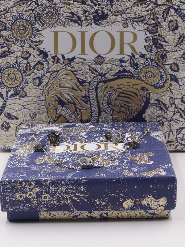 طقم ديور 2 قطع اطقم dior فضي