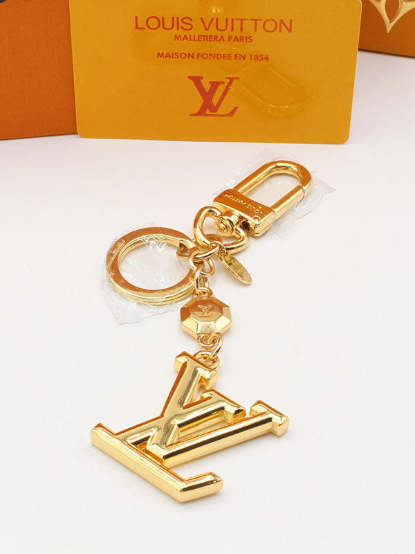 ميدالية لويس فيتون  لوقو ذهبي ميتال ميدالية louis vuitton