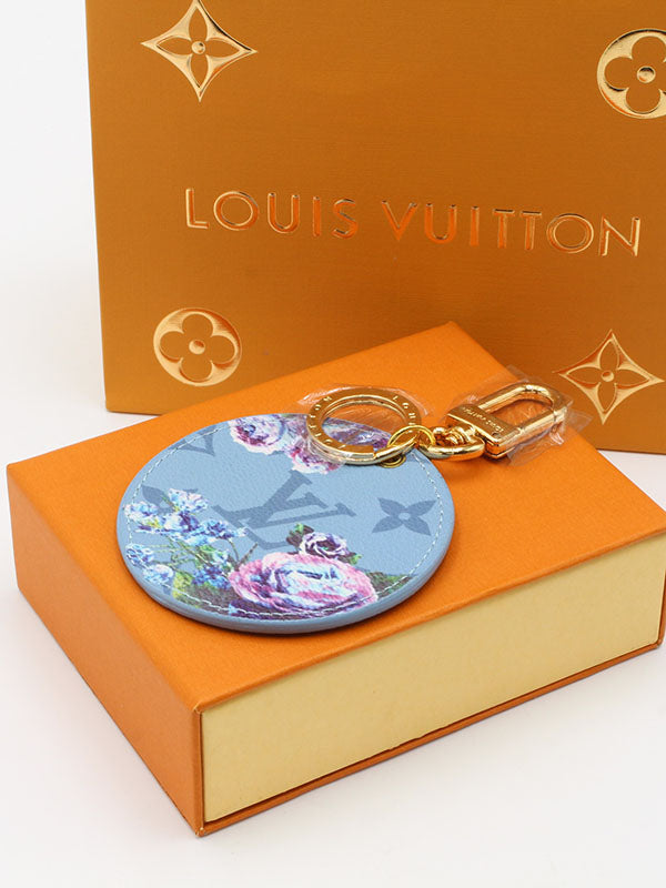 ميدالية لويس فيتون سماوي لوقو جلد ميدالية louis vuitton ذهبي