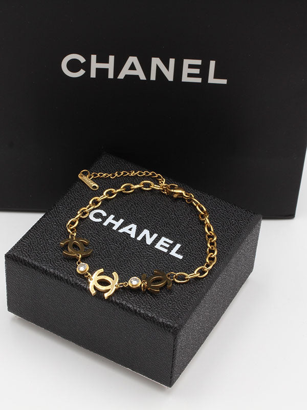 اسوارة شانيل ثري بندنتس لوقو اسواره chanel