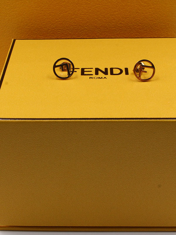 حلق فندي لوقو ذهبي صغير حلق fendi
