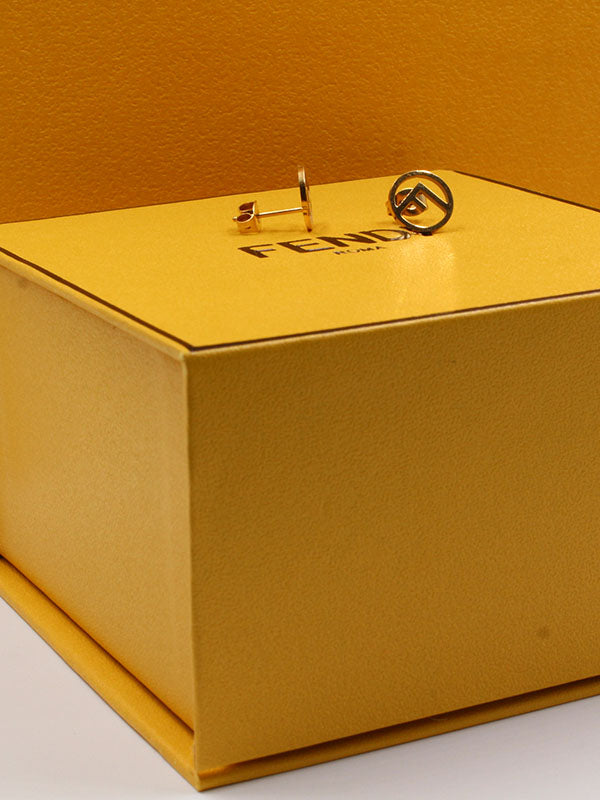 حلق فندي لوقو ذهبي صغير حلق fendi