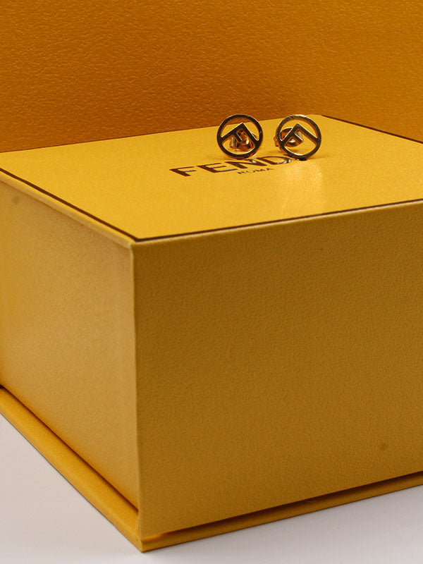 حلق فندي لوقو ذهبي صغير حلق fendi ذهبي