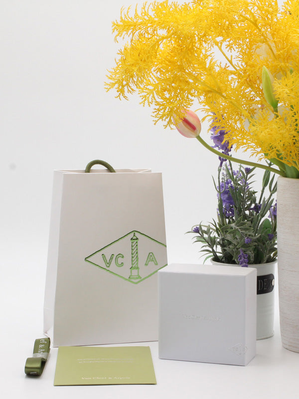 ملحقات فان كليف للحلق سكوير هدايا van cleef