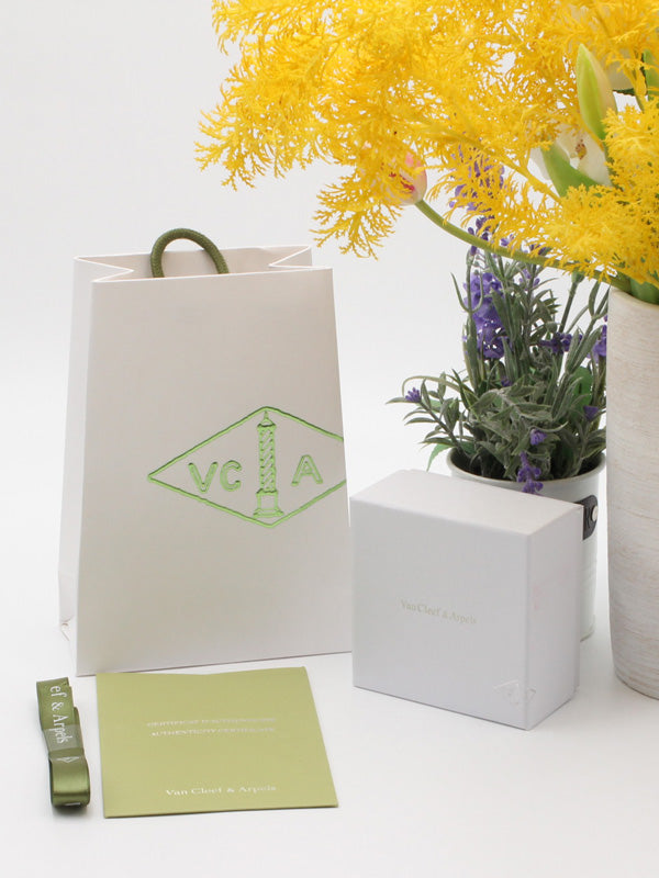 ملحقات فان كليف للحلق سكوير هدايا van cleef