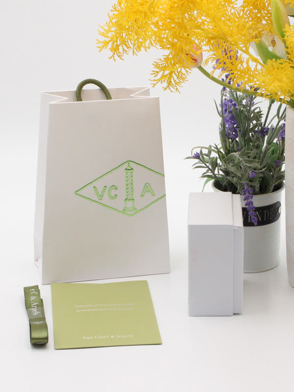 ملحقات فان كليف للحلق سكوير هدايا van cleef