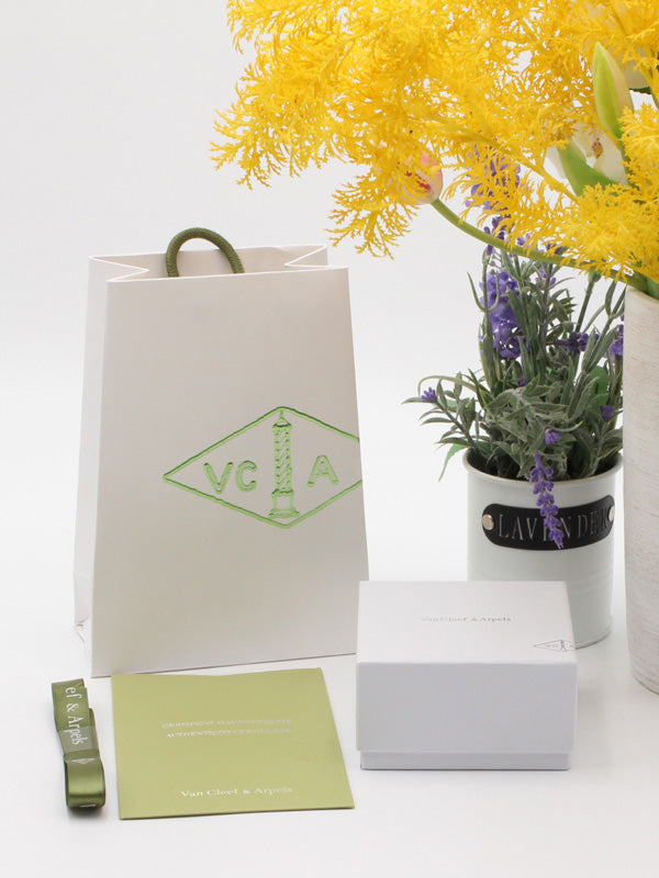 ملحقات فان كليف للحلق سكوير هدايا van cleef