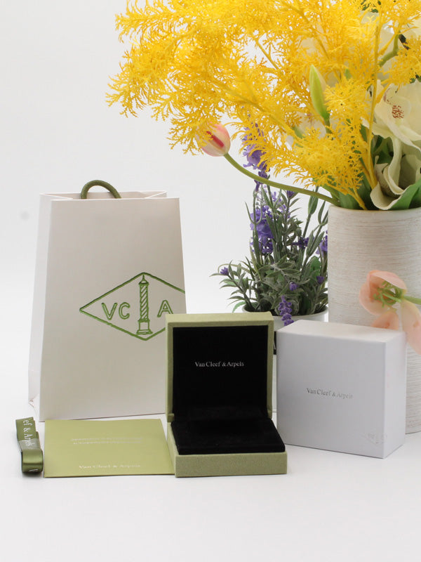 ملحقات فان كليف للحلق سكوير هدايا van cleef