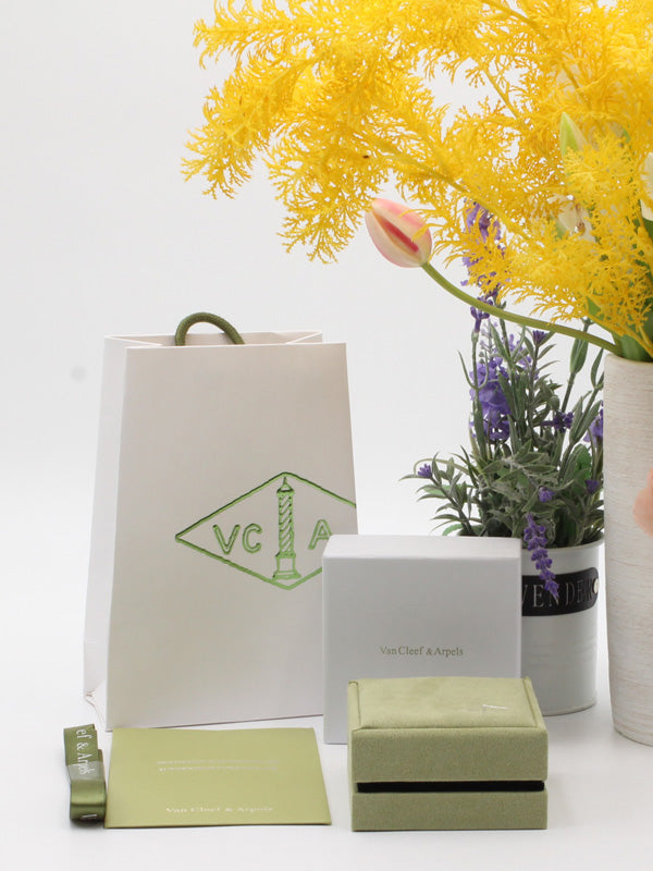 ملحقات فان كليف للحلق سكوير هدايا van cleef