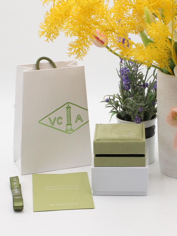 ملحقات فان كليف للحلق سكوير هدايا van cleef