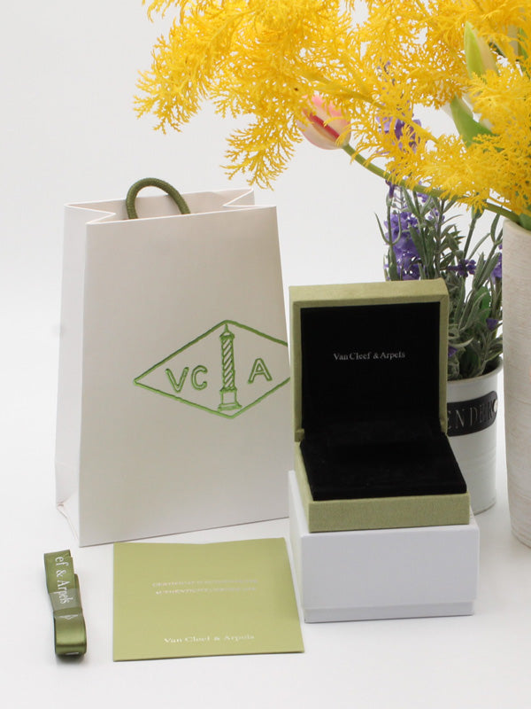 ملحقات فان كليف للحلق سكوير هدايا van cleef