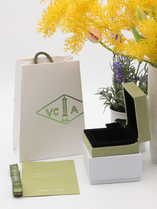 ملحقات فان كليف للحلق سكوير هدايا van cleef