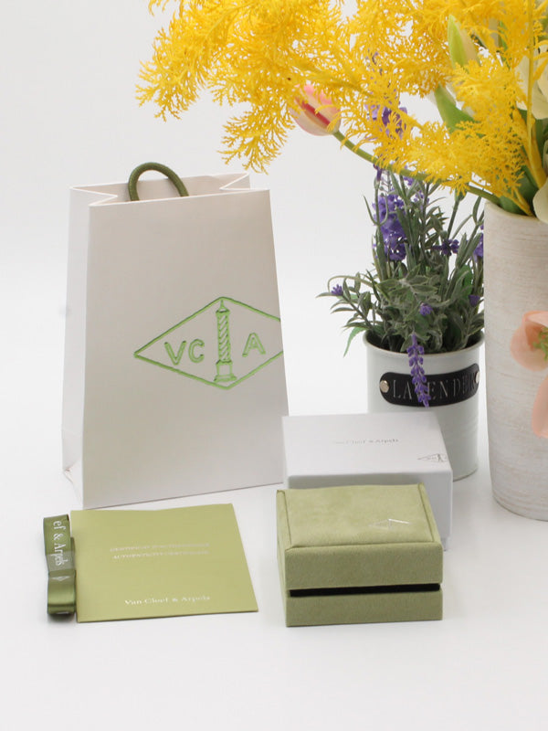 ملحقات فان كليف للحلق سكوير هدايا van cleef