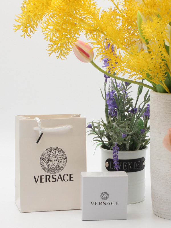 ملحقات فيرساتشي ابيض هدايا versace