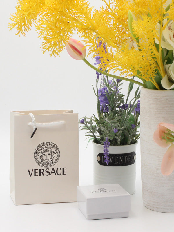 ملحقات فيرساتشي ابيض هدايا versace