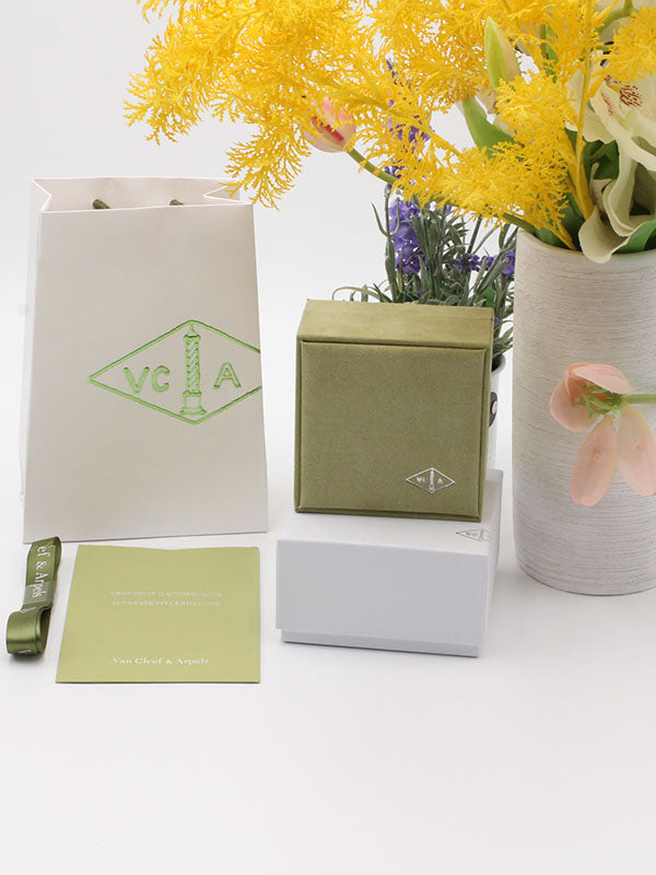 ملحقات فان كليف للاساور سكوير هدايا van cleef