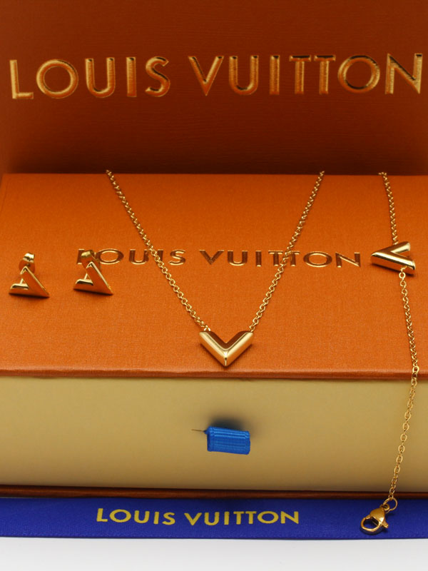 طقم لويس فيتون 3 قطع اطقم louis vuitton ذهبي