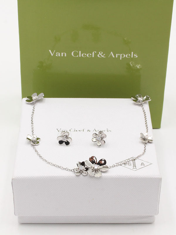 طقم فان كليف تشوكر وردات ريقيلور اطقم van cleef