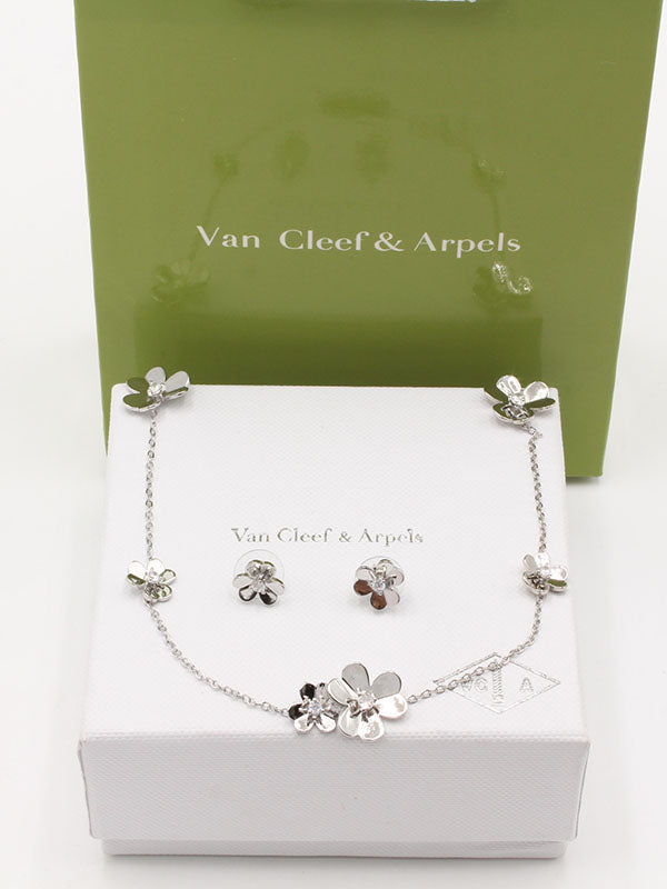 طقم فان كليف تشوكر وردات ريقيلور اطقم van cleef