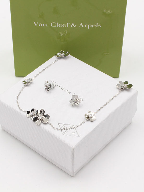 طقم فان كليف تشوكر وردات ريقيلور اطقم van cleef