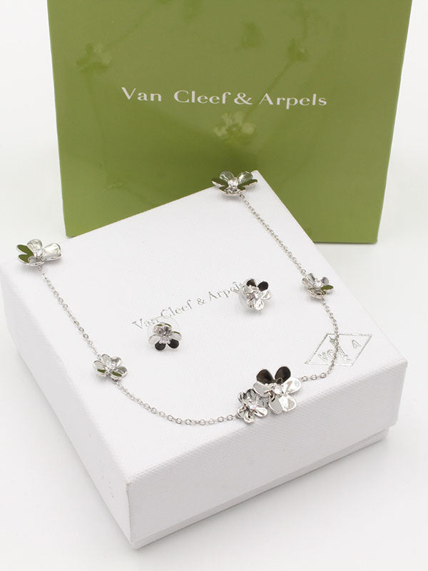 طقم فان كليف تشوكر وردات ريقيلور اطقم van cleef