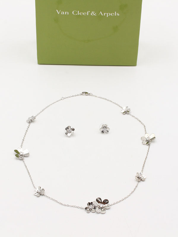 طقم فان كليف تشوكر وردات ريقيلور اطقم van cleef