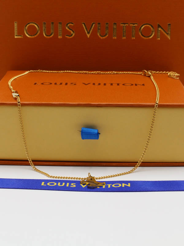 سلسال ال في ناعم ذهبي لوقو سلسال louis vuitton