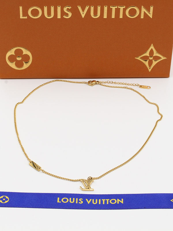 سلسال ال في ناعم ذهبي لوقو سلسال louis vuitton ذهبي