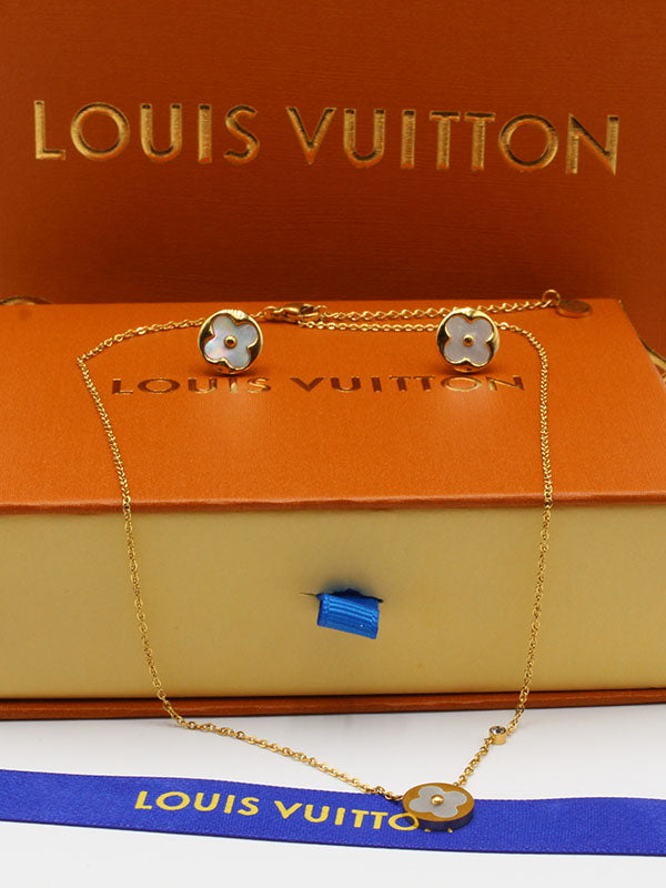 طقم لويس فيتون ناعم وايت شيل اطقم louis vuitton ذهبي