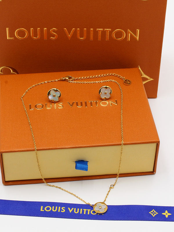 طقم لويس فيتون ناعم وايت شيل اطقم louis vuitton